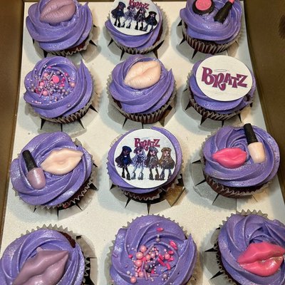 A Dozen(12) Cupcakes 