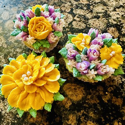 Custom Decorated Cupcakes
