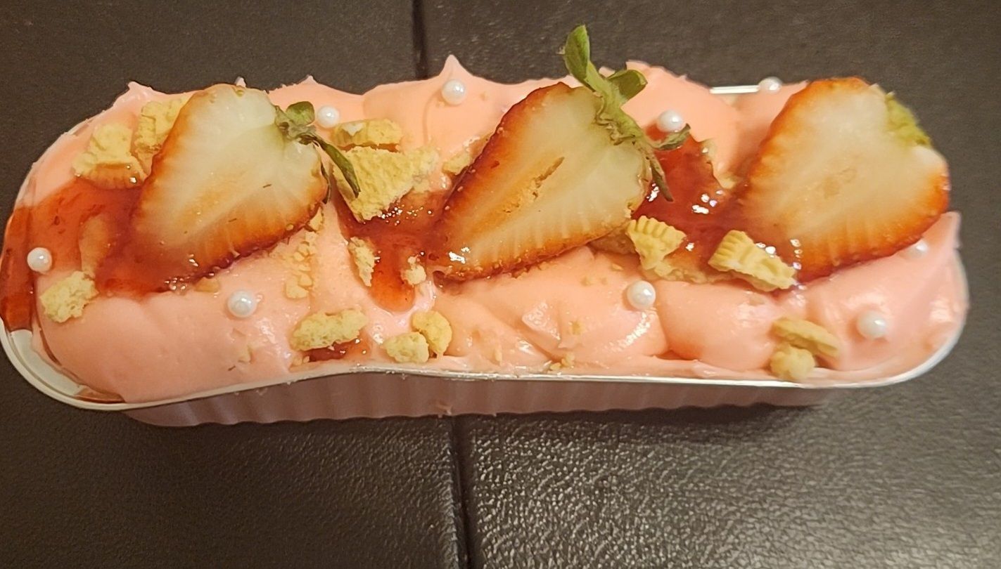 6in Mini Strawberry Cakes