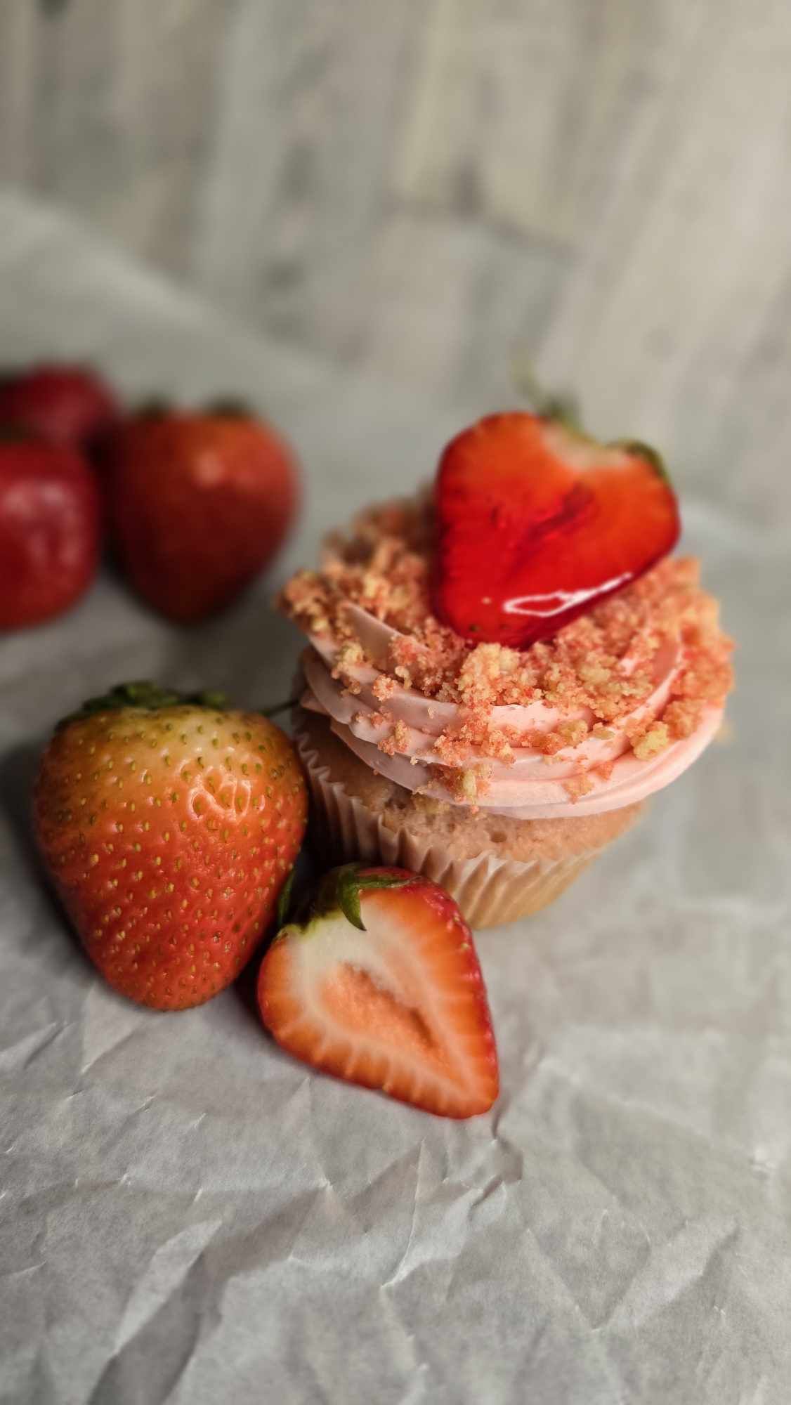 Strawberry Crumble Cupcakes