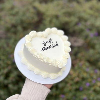 Cake (6 Inch) *5-25 Servings