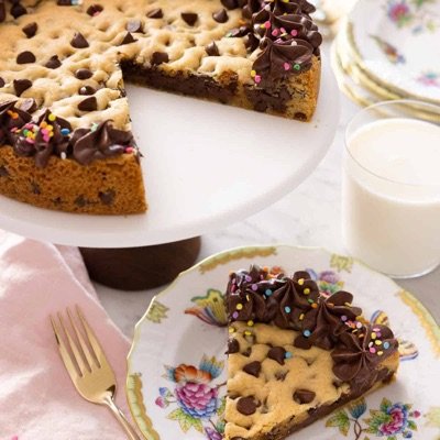 Cookie Cakes Starting At 6” (Available In Different Sizes)