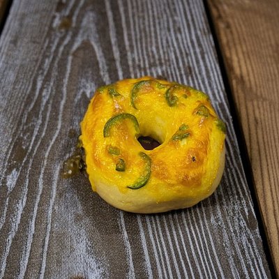 Jalapeño Cheddar Bagel