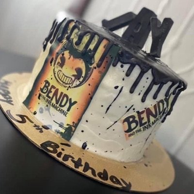 Custom 9’’ Birthday Cake 