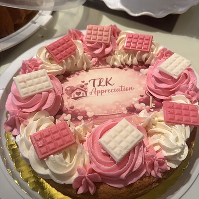 10-Strawberry Fetti Cookie Cake 