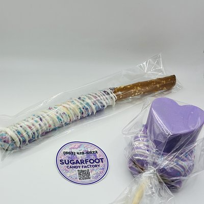 A Set Of 8 Cake Pops Red Velvet, Chocolate, Birthday, Sprinkle, Vanilla