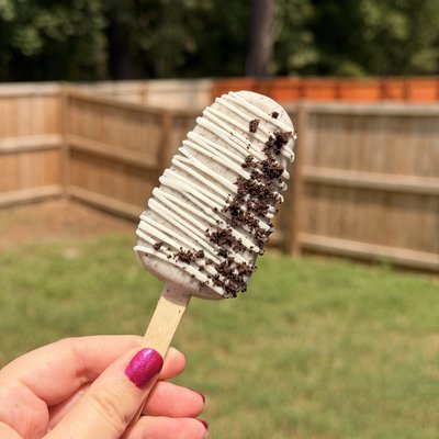 Cookies & Cream Cake Pop