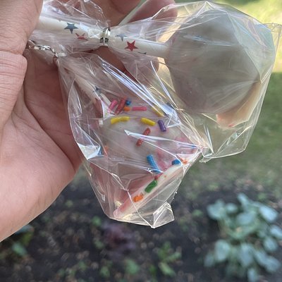 Funfetti Cake Pops 🍃