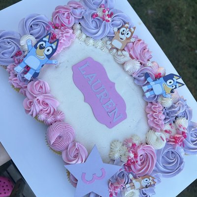 Cupcake cake (2 Dozen)