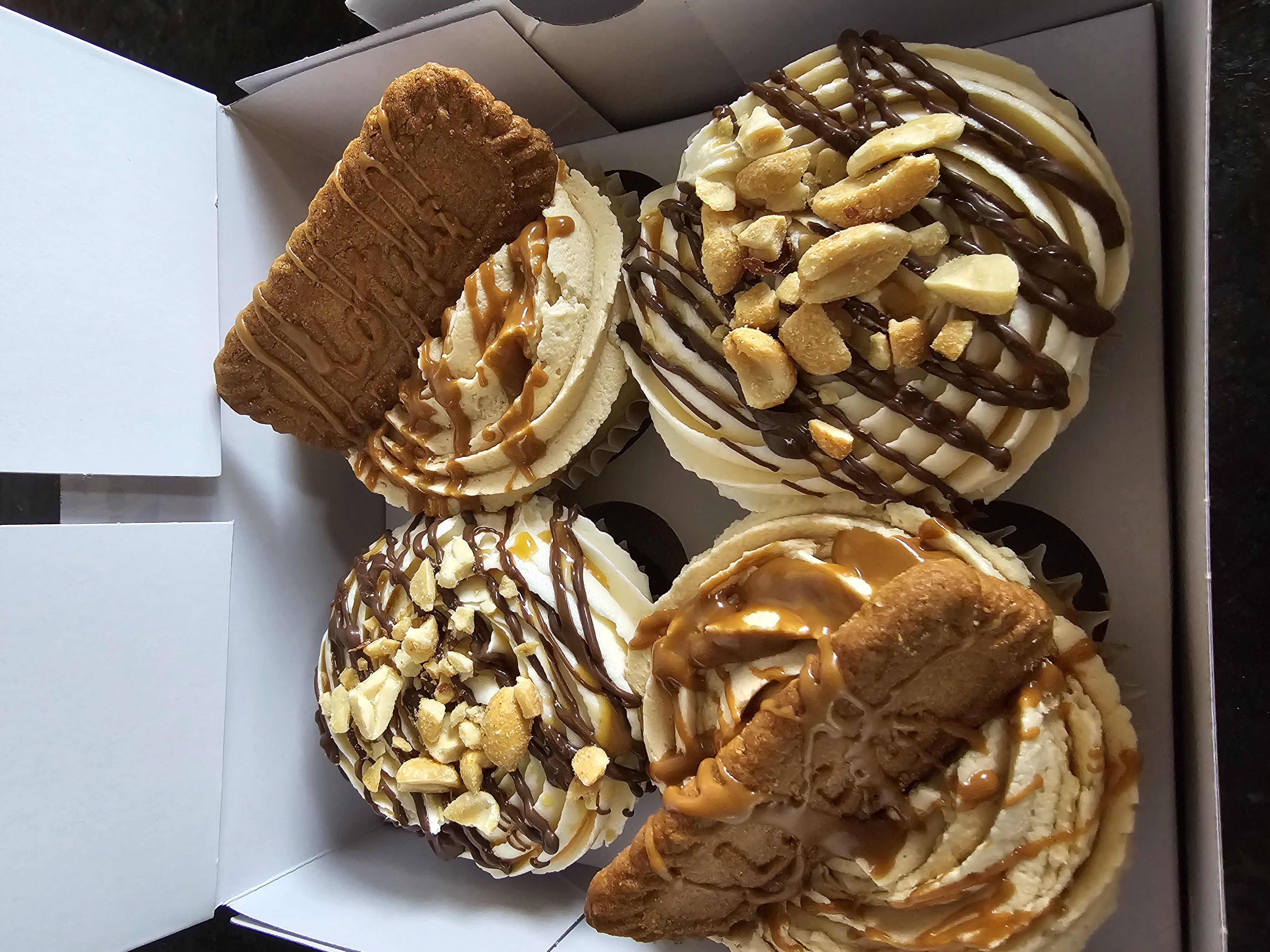 4 Pk Jumbo Cupcakes (1 Flavor)
