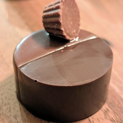12 Mini Cake Pucks
