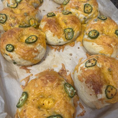 Jalapeño Cheddar Bagels 4 Each