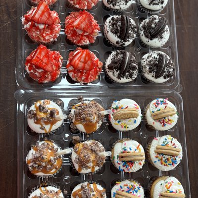 Variety Pack Cupcakes 1 dozen 