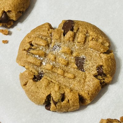 Peanut Butter Dark Chocolate Chip Cookies - 1 Dozen