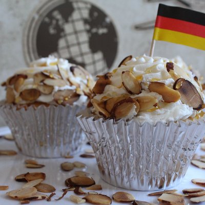 Germany 🇩🇪 Beinenstich Kuchen 