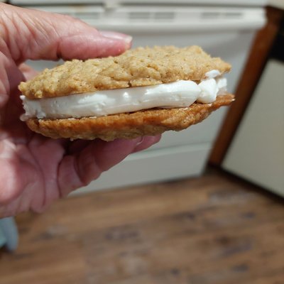 Oatmeal Cream-filled Cookie