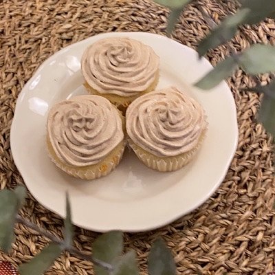 Vanilla Cupcake topped with Chai Buttercream frosting   6 Count
