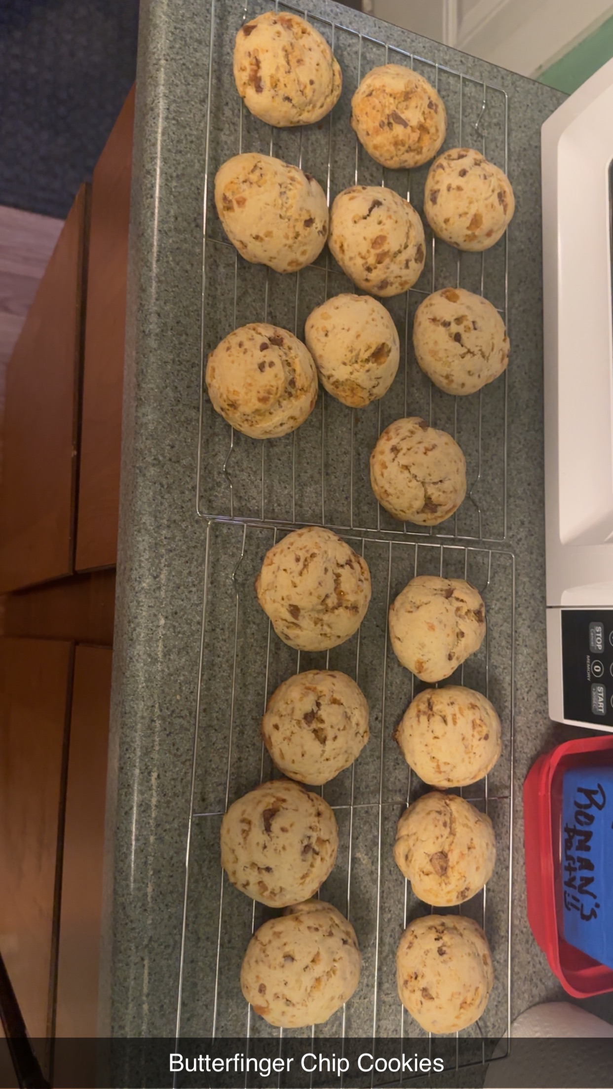Butterfinger Chunk Cookies - 6 Count 
