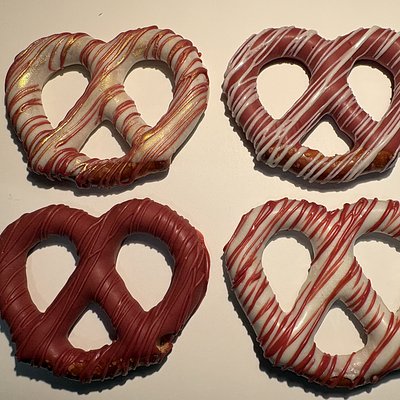 1 Dozen Specialty Design Chocolate Covered Pretzels 