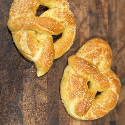 Soft Pretzels (1/2 Dozen)