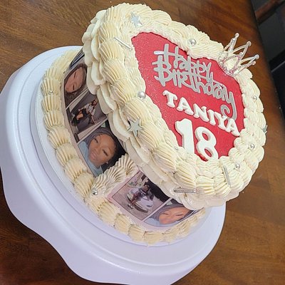 Heart Cake With Small Crown 2 Colors