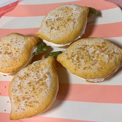 Lemon Sandwich Cookies 🍋 (Half Dozen)