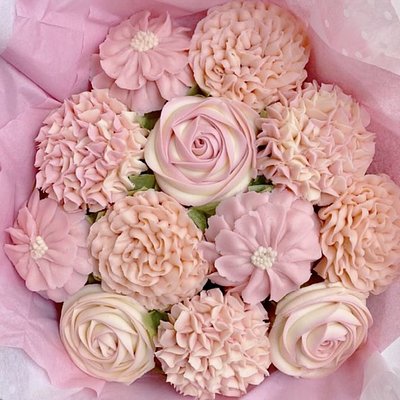 Queens Bloom Deluxe (12 Cupcakes)