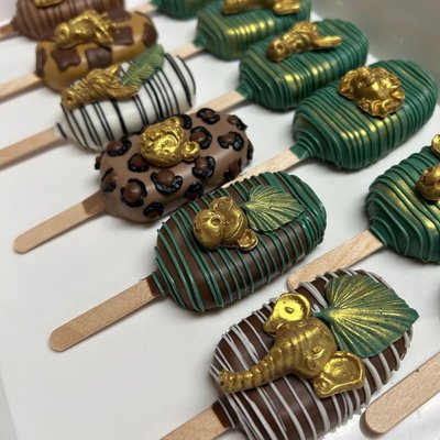 Customized  Cakesicles 