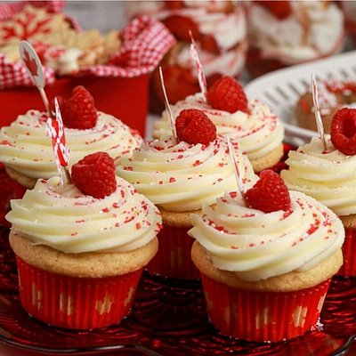 Red And White Cupcakes 