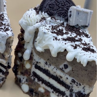 Cookies & Cream Cookie Pie