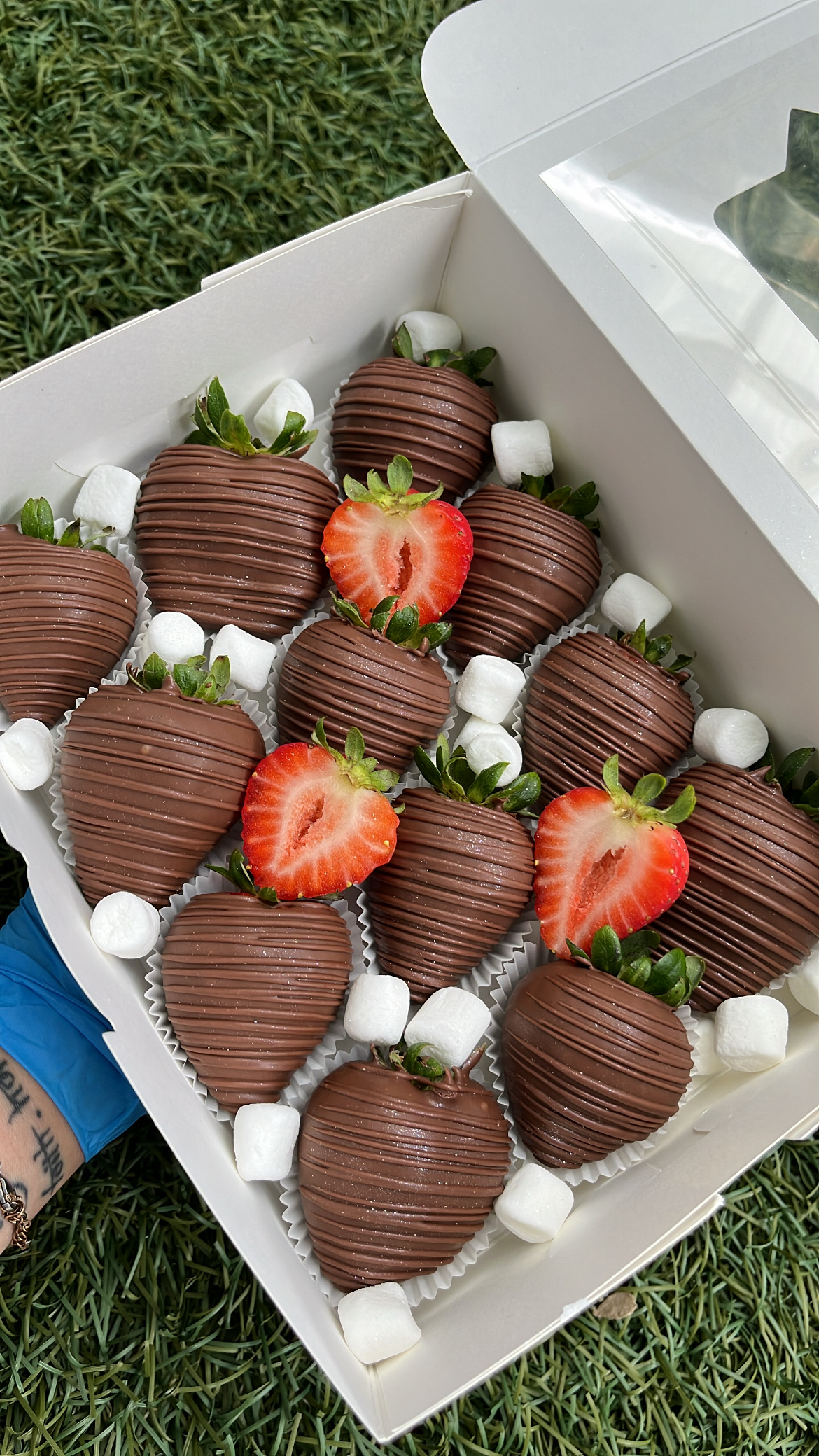Simple Chocolate Covered Strawberries
