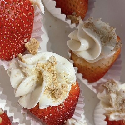 Stuffed Strawberries | Cheesecake Or Banana Pudding 