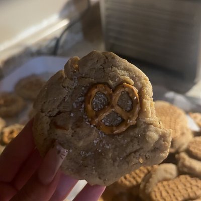 salted pretzel cookie 