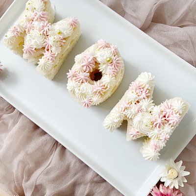 MOM Mini Cake