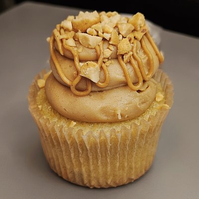 Peanut Butter Nut Cupcakes (6-Pack)