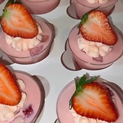Gelatina de Fresas con Crema