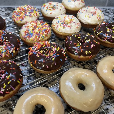 Donuts (6 Ct.)