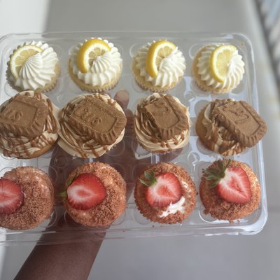Dozen specialty cupcakes