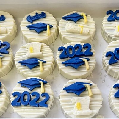 Oreos (12) Molded and Decorated (Pick your theme and colors)