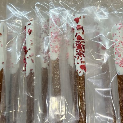 Chocolate Dipped Pretzel Rods