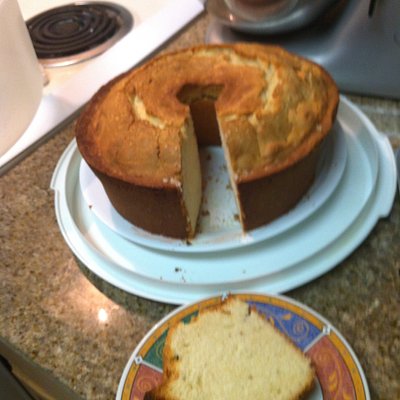 Old-Fashioned Sour Cream Poundcake
