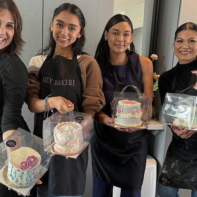  Private Small Group Cake Decorating Class