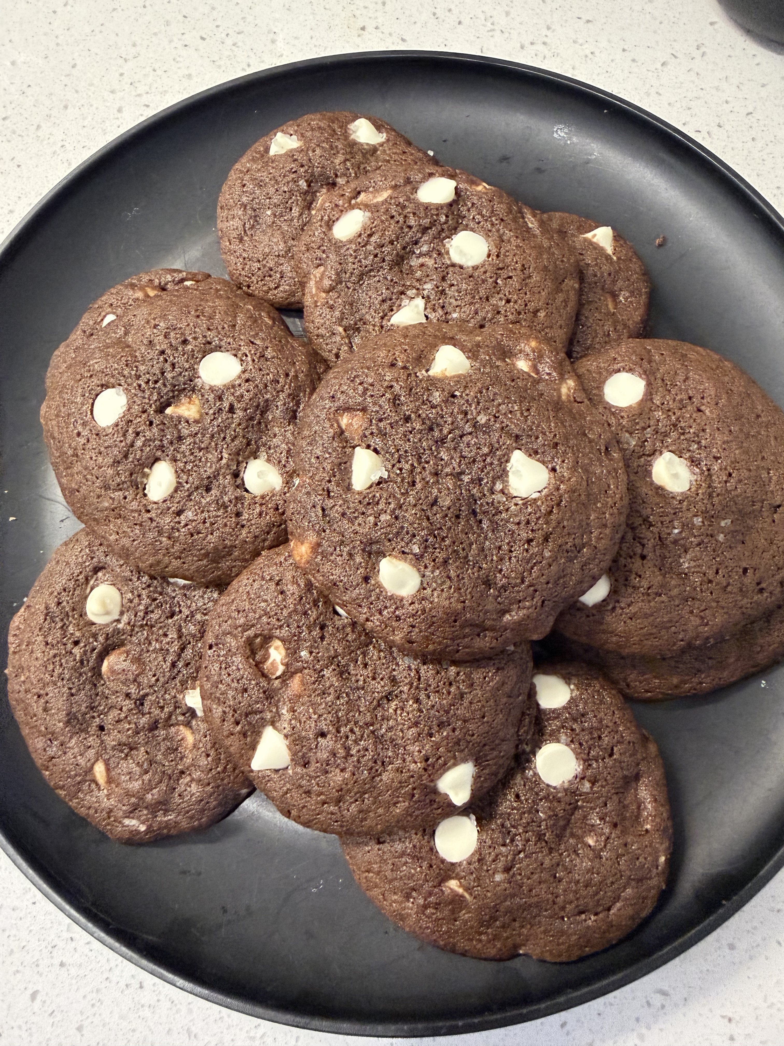 Chocolate & Cream Cookies 🍫🤍