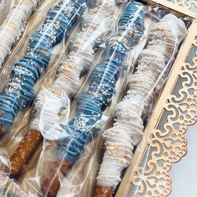 Caramel Dipped Pretzels Dozen