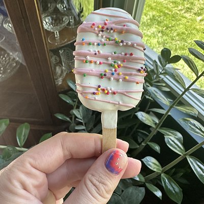 Custom Cake Pops
