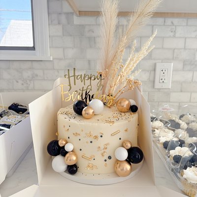 8 in. 3 layer Cake (Serves 20) 