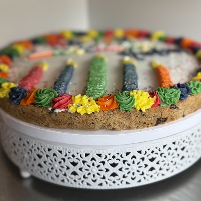 🍪 12” Chocolate Chip Cookie Cake — Serves 12-16