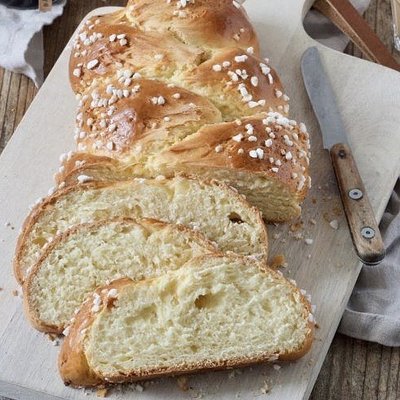 “Osterstriezl” Easter Brioche Braid