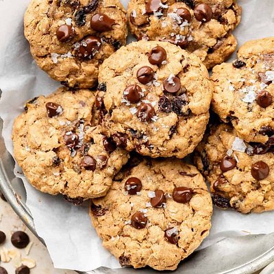 Oatmeal Raison Cookies With Chocolate Chips
