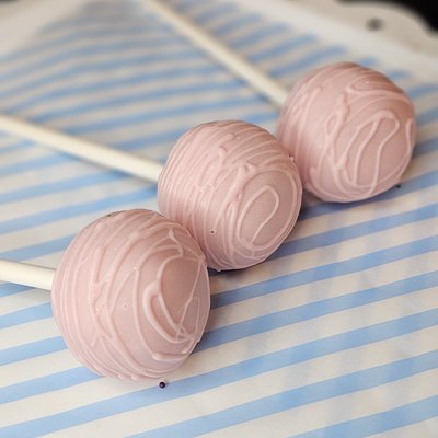 Strawberry Cake Pops (6)